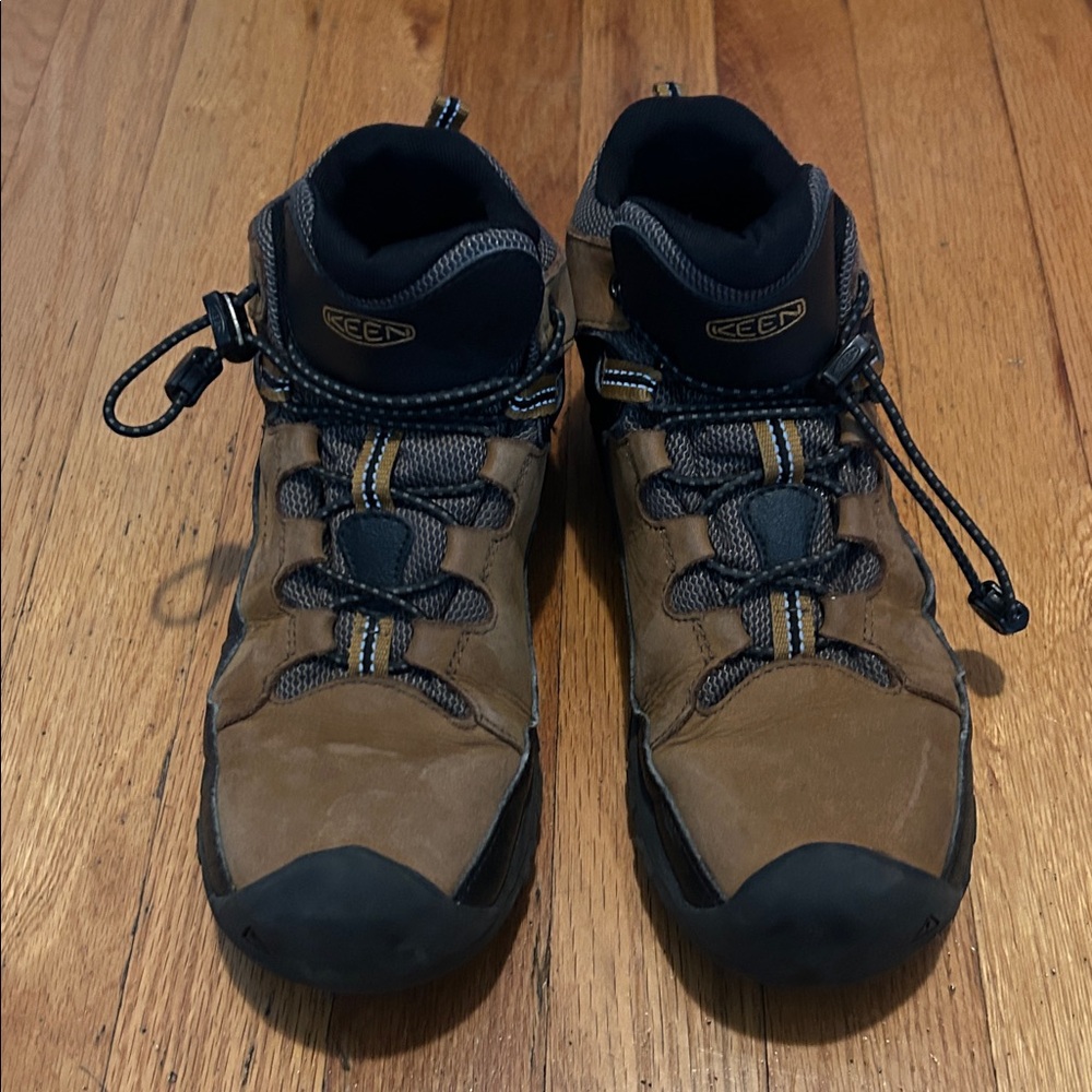 Keen, Hiking Boots, Waterproof,Leather, Rubber, Mid Height Size 4 good condition